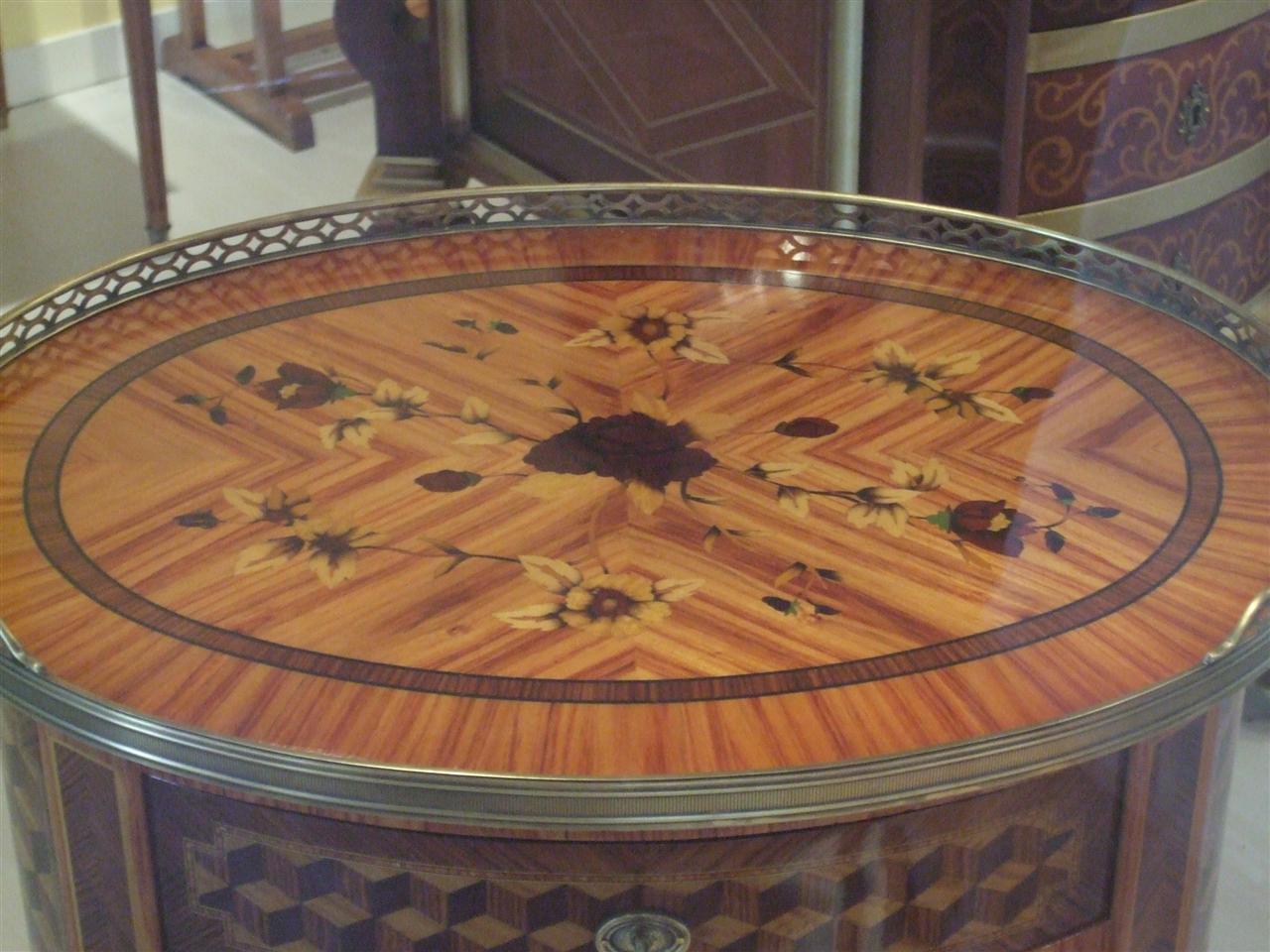 Dessus de commode ovale marqueté